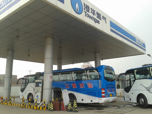 我市道路客运车辆首次启用环保能源