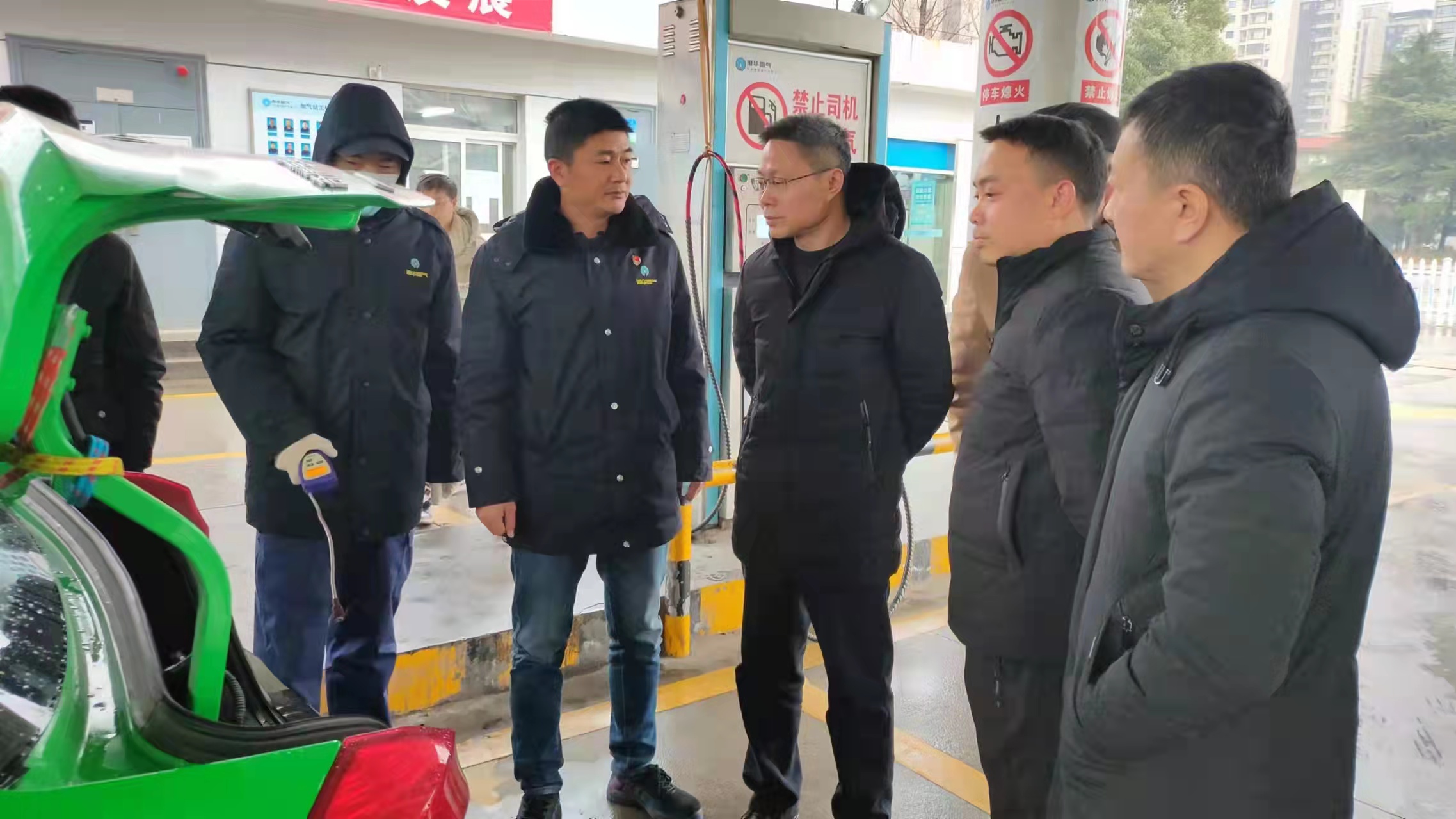市市场监管局检查组至加气站开展节前安全检查